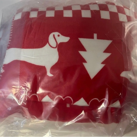 ♥️Pink Victoria’s Secret Christmas cozy plush blanket NWT ♥️